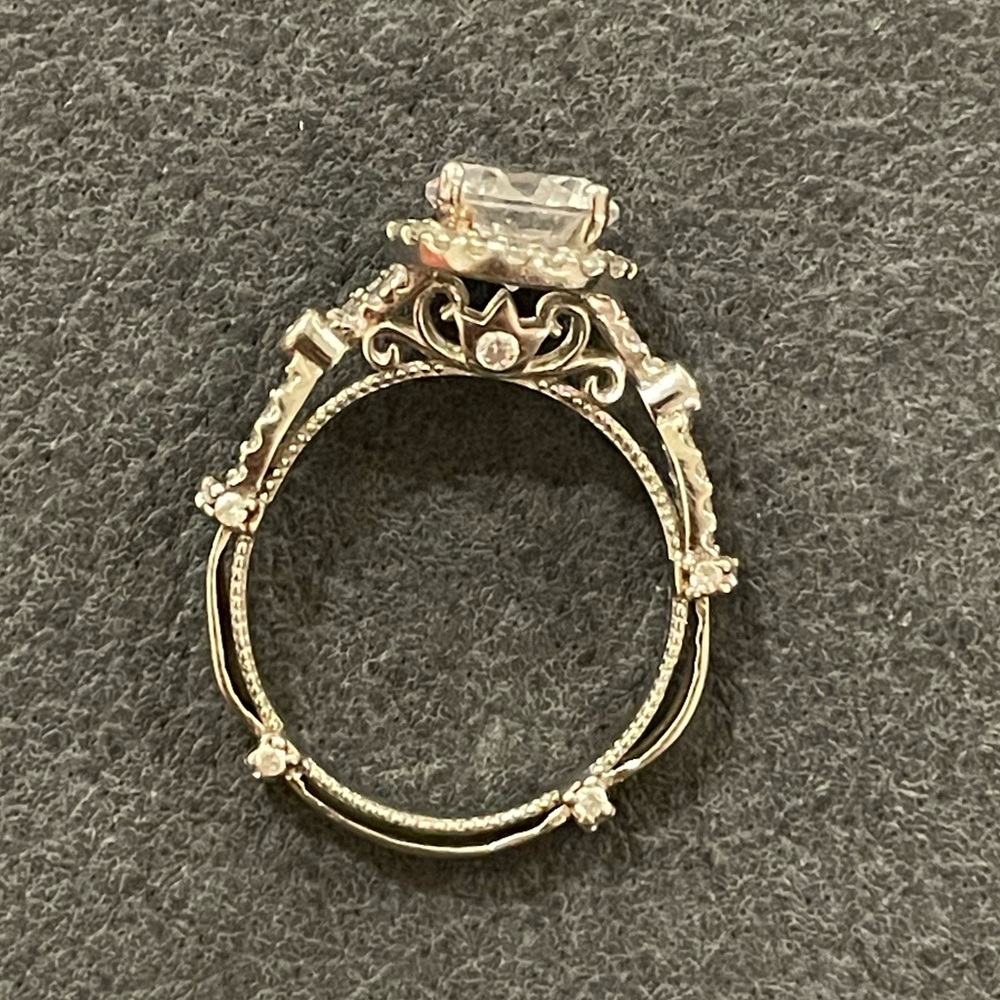 Elegant Silver Ring with Clear Gemstone